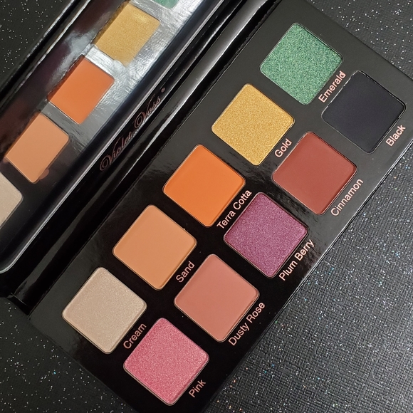 Violet Voss Essentials Eye Shadow Palette - Picture 2 of 6